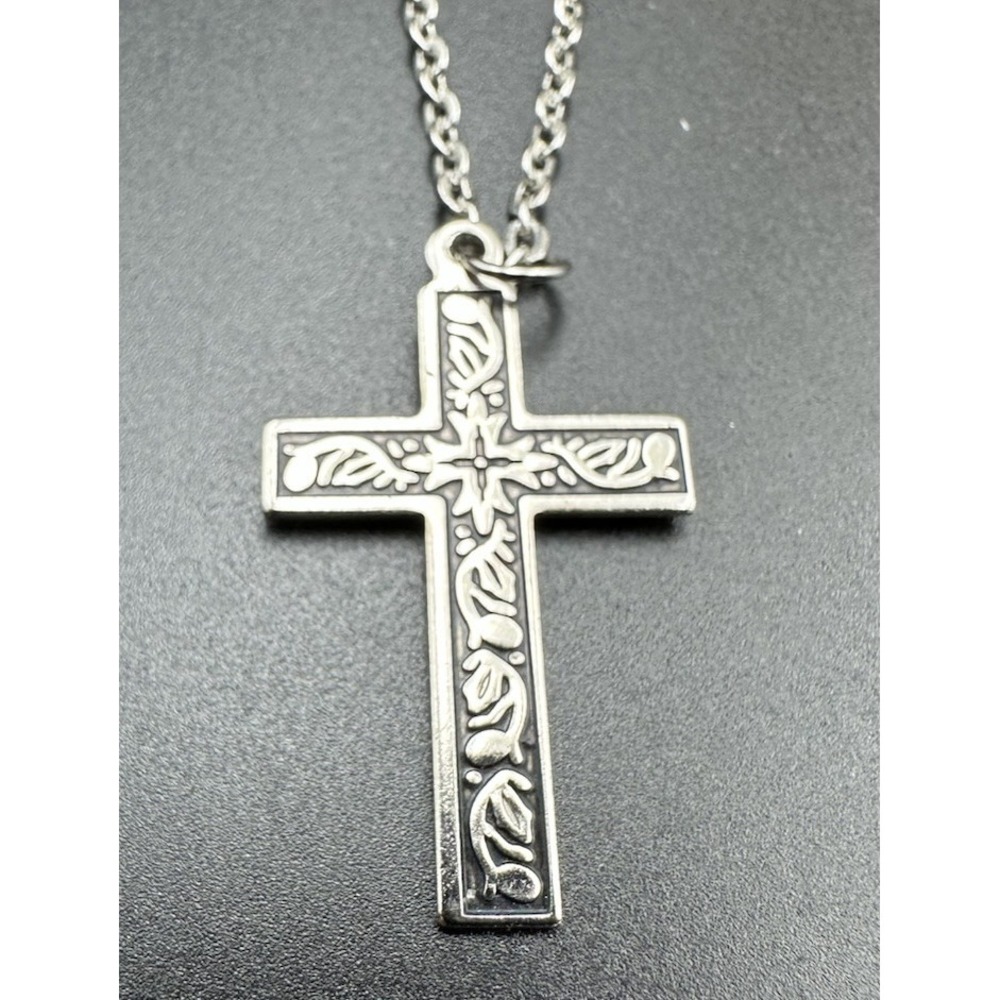 cross pendant with 20 inch chain necklace